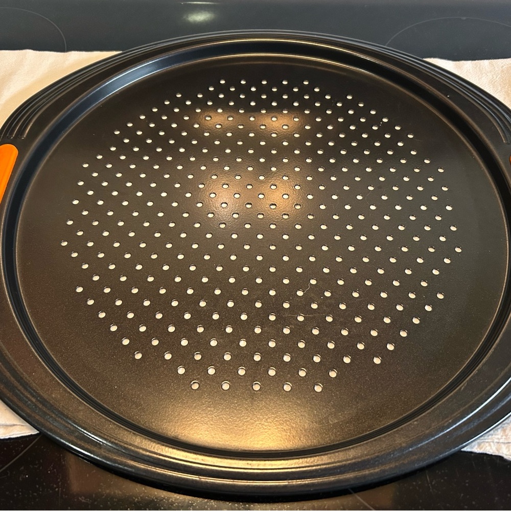 Le Creuset Non-Stick Black Pizza Pan